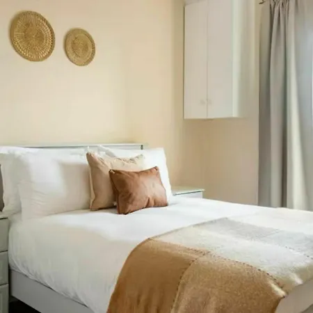 Stylish 1bdr Centre דירה
